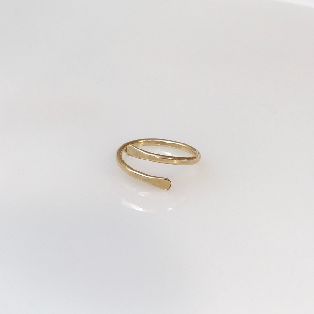 14k gold filled hammered twisted ring size 6